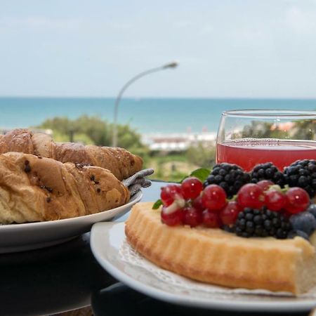 维耶斯泰A Un Passo Dal Mare住宿加早餐旅馆 外观 照片